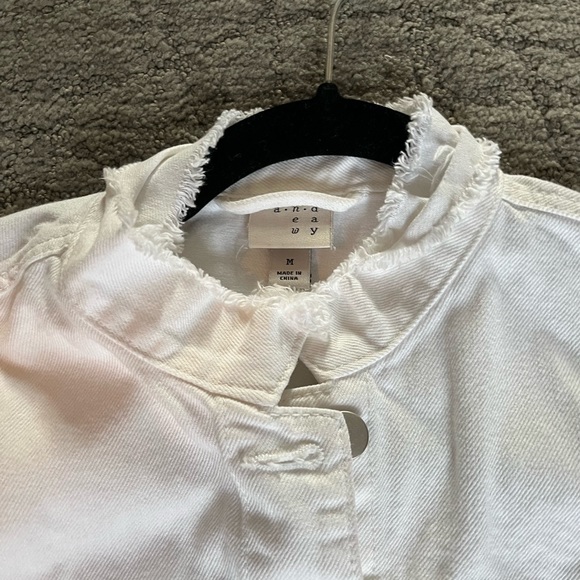 White denim Jean jacket size Medium - Picture 2 of 3